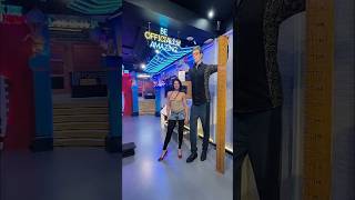 Tall Woman Meets Historys Tallest Man Robert Wadlow Height Comparison 272 Cm 811