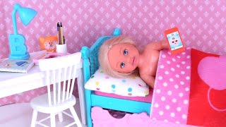 Эви Поссорилась с Подругой, Боится Спать Одна Мультики Барби Игры Куклы для девочек IkuklaTV