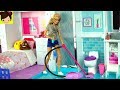 Barbie Rutina de la Mañana Limpiando su Casa y Comprando en El Supermercado - Juguetes de Titi