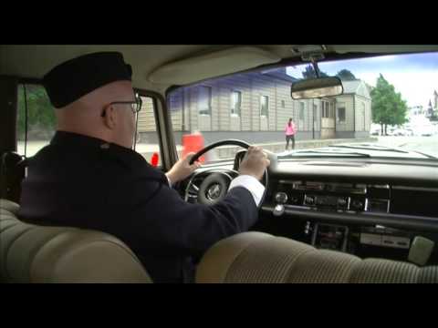 Video: Skräpbilar vi älskar: Mercedes 190 - Taxi!