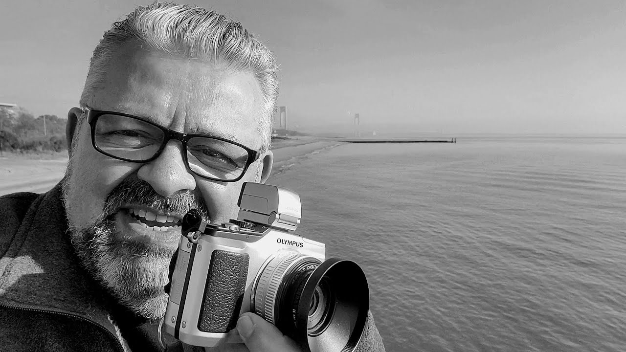 Olympus E-PL2 Mirrorless Camera 17mm f2.8 Pancake Prime Olympus