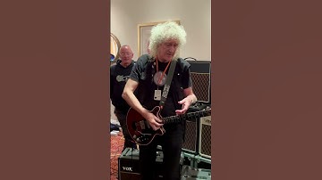 #BrianMay Explains How a Guitar Amplifier (Vox AC30) Works at The 2024 #RedSpecial Enthusiast Meetup