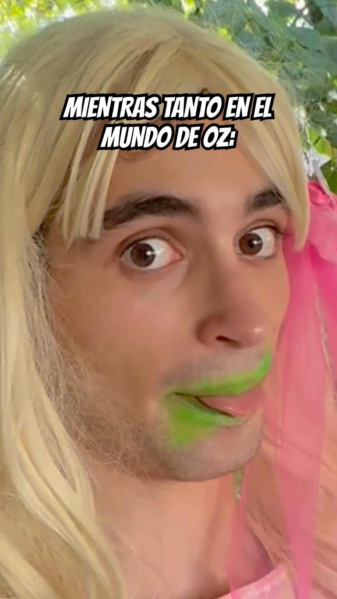 GLINDA SE BESÓ A LA VERDE