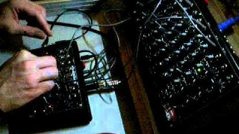 MFB Microzwerg Half-Modular Analog Synthesize Bass Moves