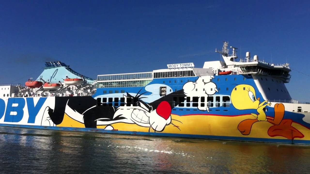 Паром "Moby Tommy" в порту Ливорно.