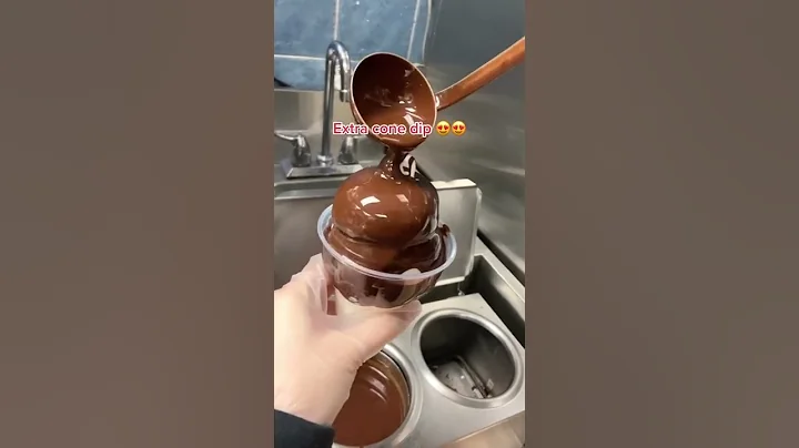 The more chocolate cone dip the better🍦🍫#SHORTS#WONDERFULCAKE# #dairyqueen #icecream #lifehack#yummy