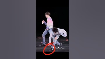 Jungkook helped Jimin when his Ear Monitor fell on Stage !!😱😱 #bts #jimin #jungkook #kpop #shorts