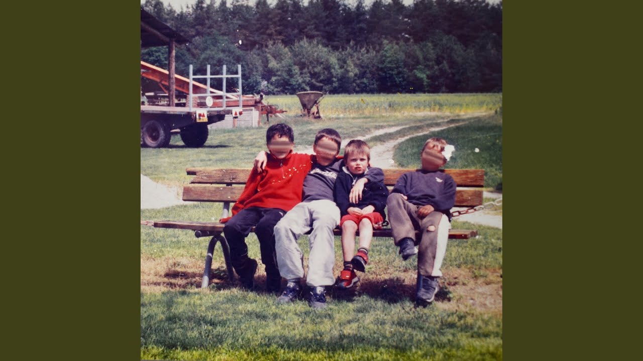 Смотреть «flaque de sang» на YouTube Смотреть «flaque de sang» на YouTube