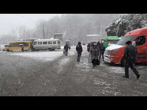 ქუთაისში გზის გაწმენდითი სამუშაოები დილიდან მიმდინარეობს