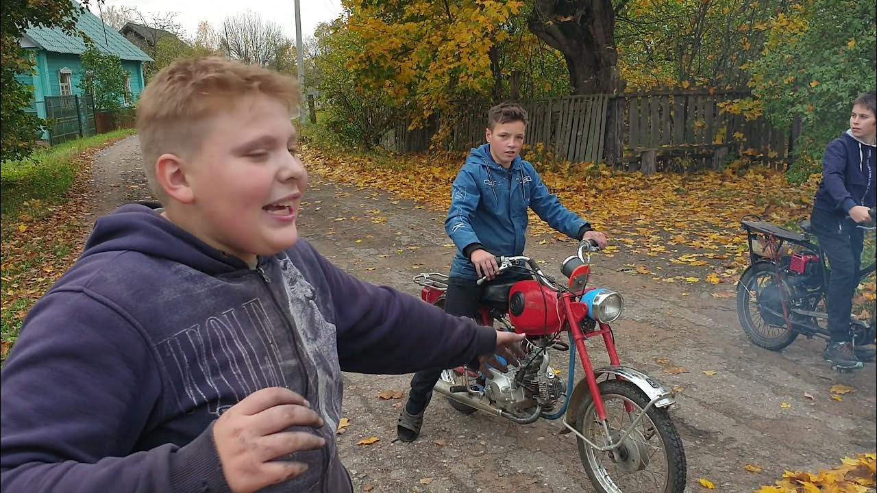 Школьник на Карпатах мотоцикл