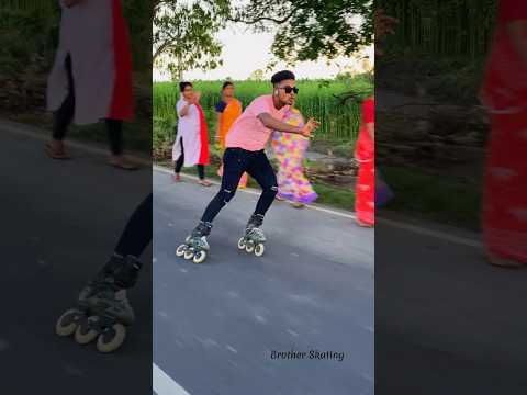 #brotherskating #skating #skater #publicreaction #girlreaction #nodia #india #road #speedskating