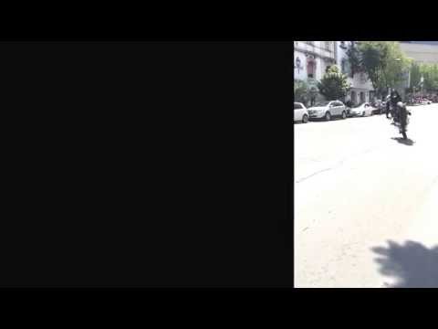 Stoppie Karnez Stunt Rider en Plaza Niza.