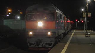 Вертикальный ТЭП70-0219 с поездом №602 Москва-Рыбинск следует по станции Яхрома