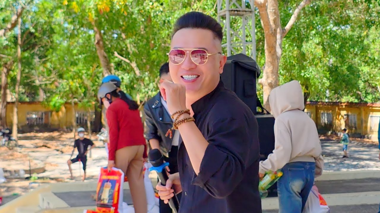 Ca Sĩ Hồ Quang Ngọc Hát Nhảy Cực Cháy Tại Dinh Thầy Thím 