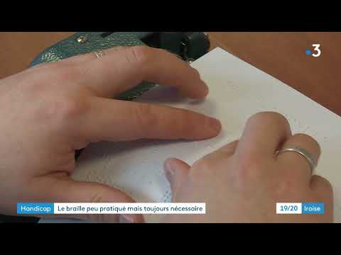 Vidéo: 4 manières de lire le braille