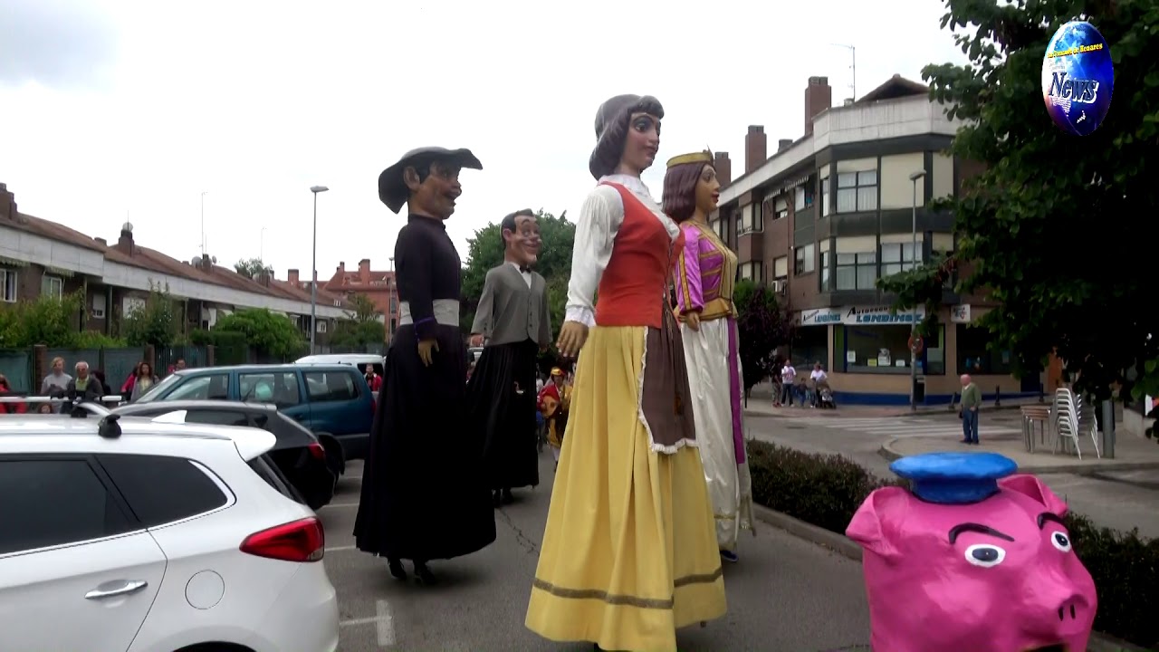 Gigantes y cabezudos en San Fernando de Henares