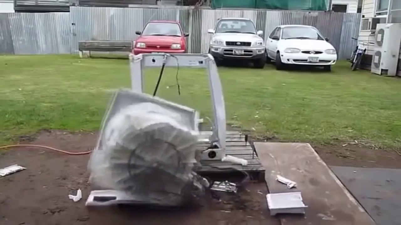 Груженная кирпичом машина