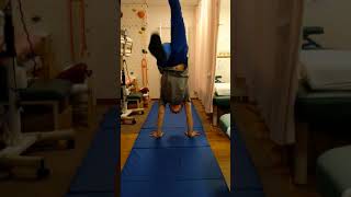 胸チラリしてごめんなさい…(汗)　岡部針灸整骨院の真面目な倒立前転