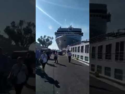 Cruise ship crashes into tourist boat in Venice