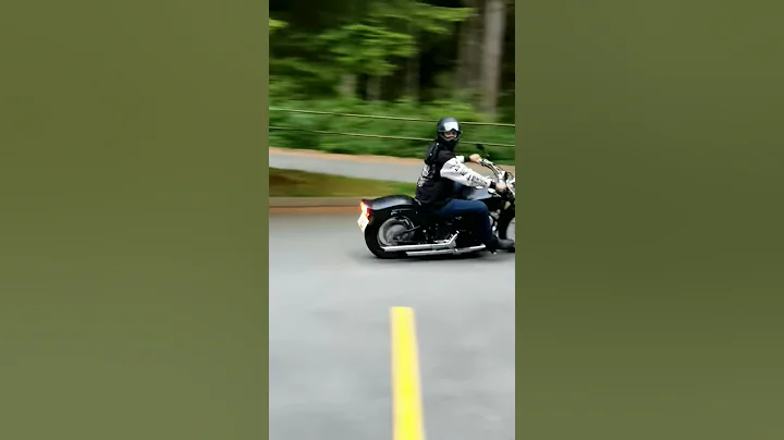 Yamaha V-Star 650 custom.