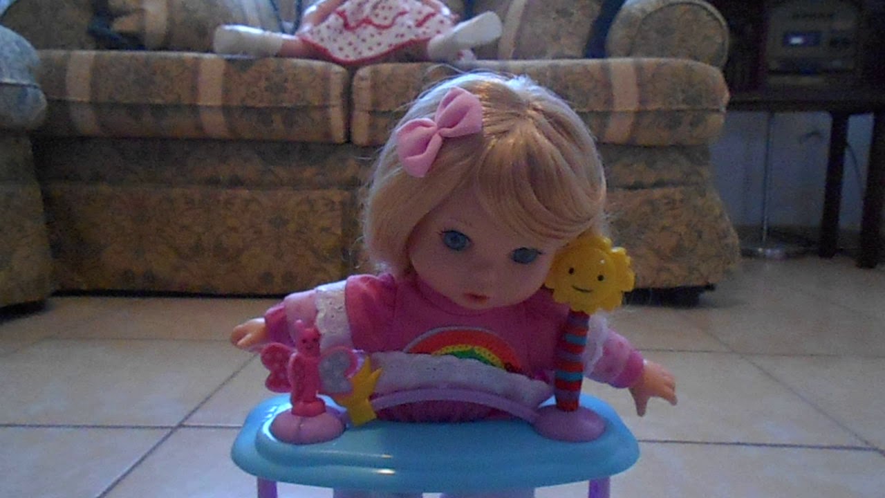 muñeca con andadera