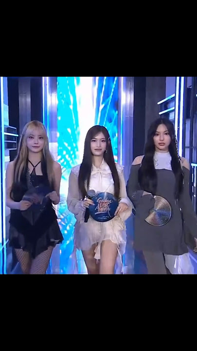 The maknae line presenting an award at GDA #lesserafim#ive#newjeans#eunchae#leeseo#hyein#kpop#shorts
