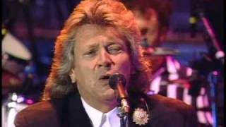 Video thumbnail of "The Moody Blues ~ Lean on Me (Tonight) A Night at Red Rocks"