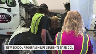 Información New pilot program helping West Michigan high schoolers get Commercial Driver's Licenses Guía