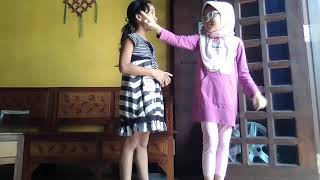 Download lagu Menyanyi lagu pamanku dari desa #samasayadirumahaja