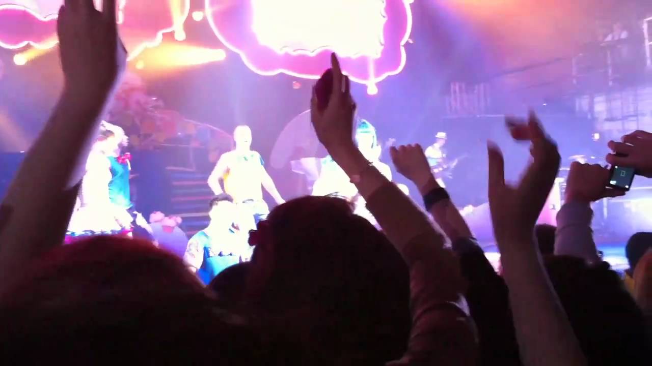 Katy Perry - Firework Outro (Hammersmith Apollo) HD