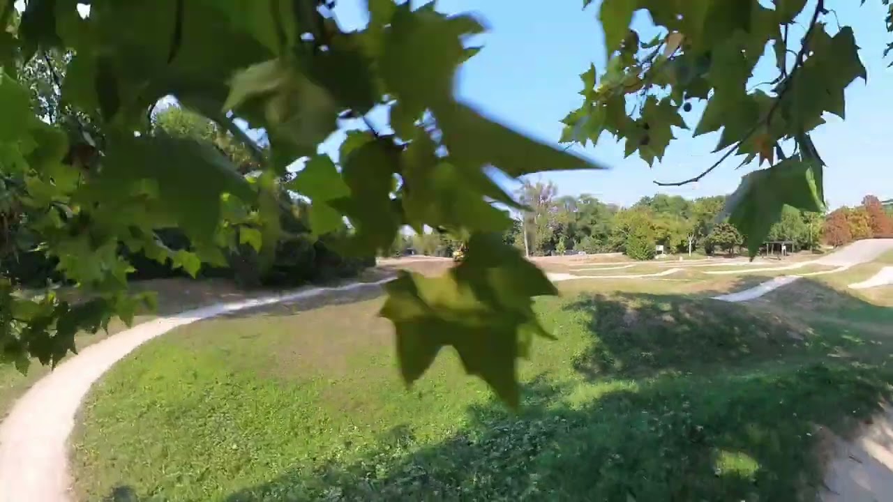 E scooter aufder bmx bahn