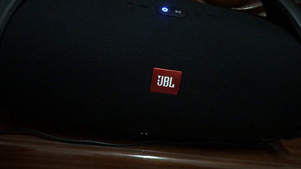 jbl boombox buzzing