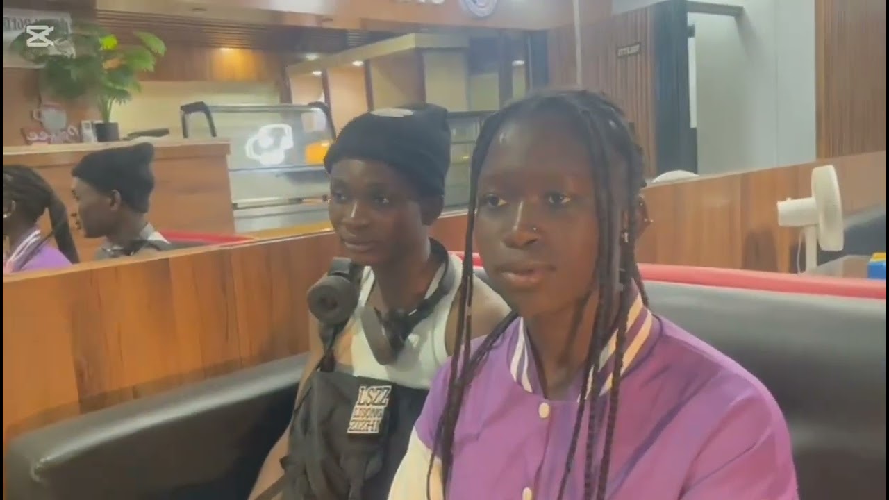 SÉRIE AMIE vous offre cette publicité 