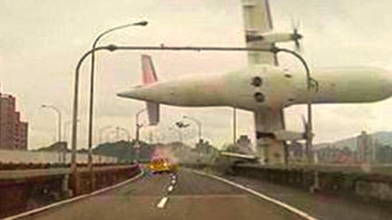 PLANE CRASHES CAUGHT ON CAMERA (2017) YouTube