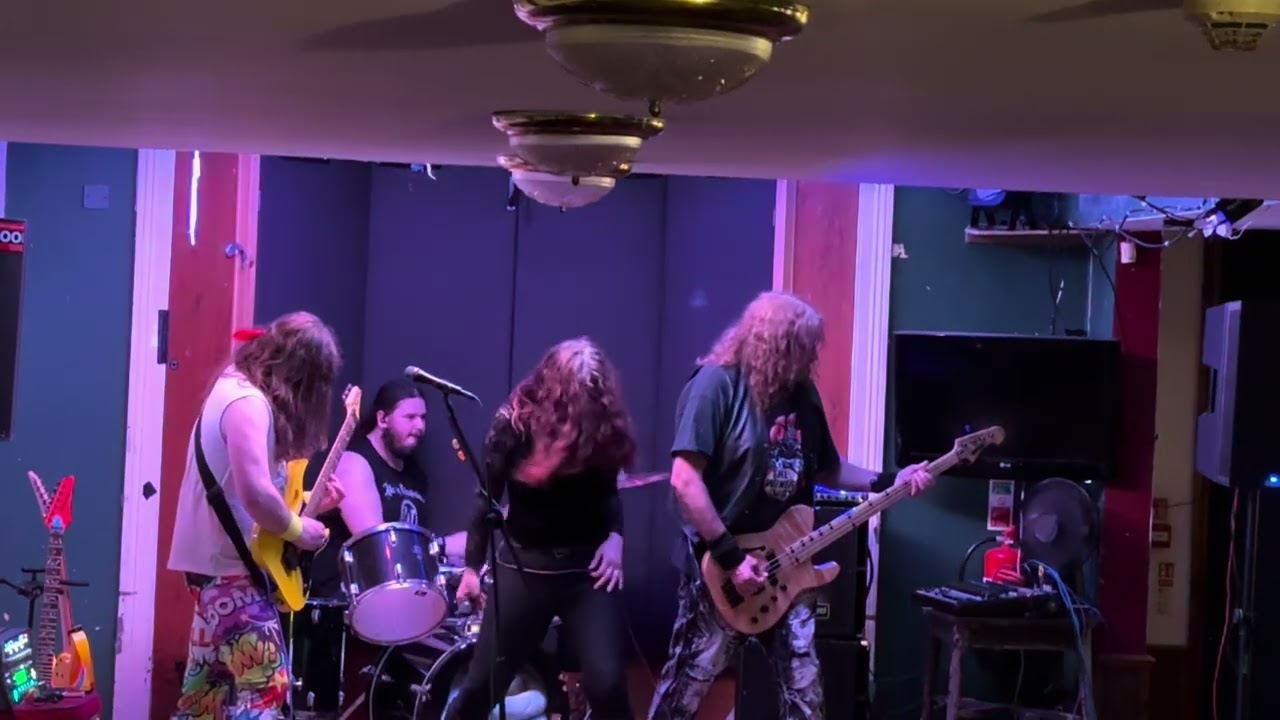 Alice in Thunderland @ The Cleveland, Redcar