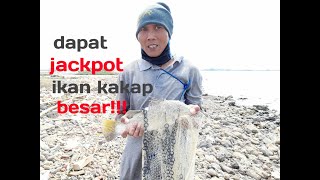 MENJALA IKAN DI LAUT,TAK DISANGKA DAPAT JACKPOT KAKAP BESAR