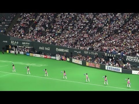 171001 ファイターズのスタメン送り出し（ファイターズガール）
