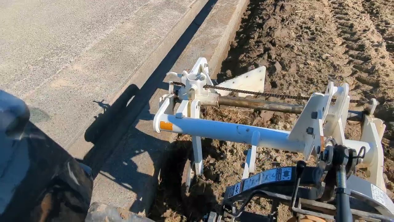 スガノ農機 溝掘機 乾田郎 - YouTube