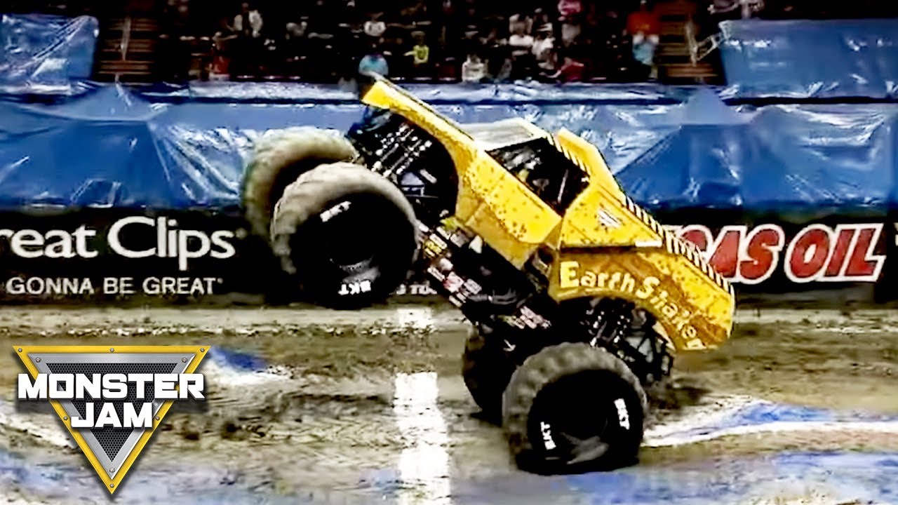 Monster Jam Scooby Doo truck roars in Des Moines