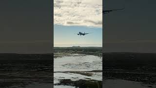 BIG jet landing 😃 #whyifly #planelanding #avgeeks