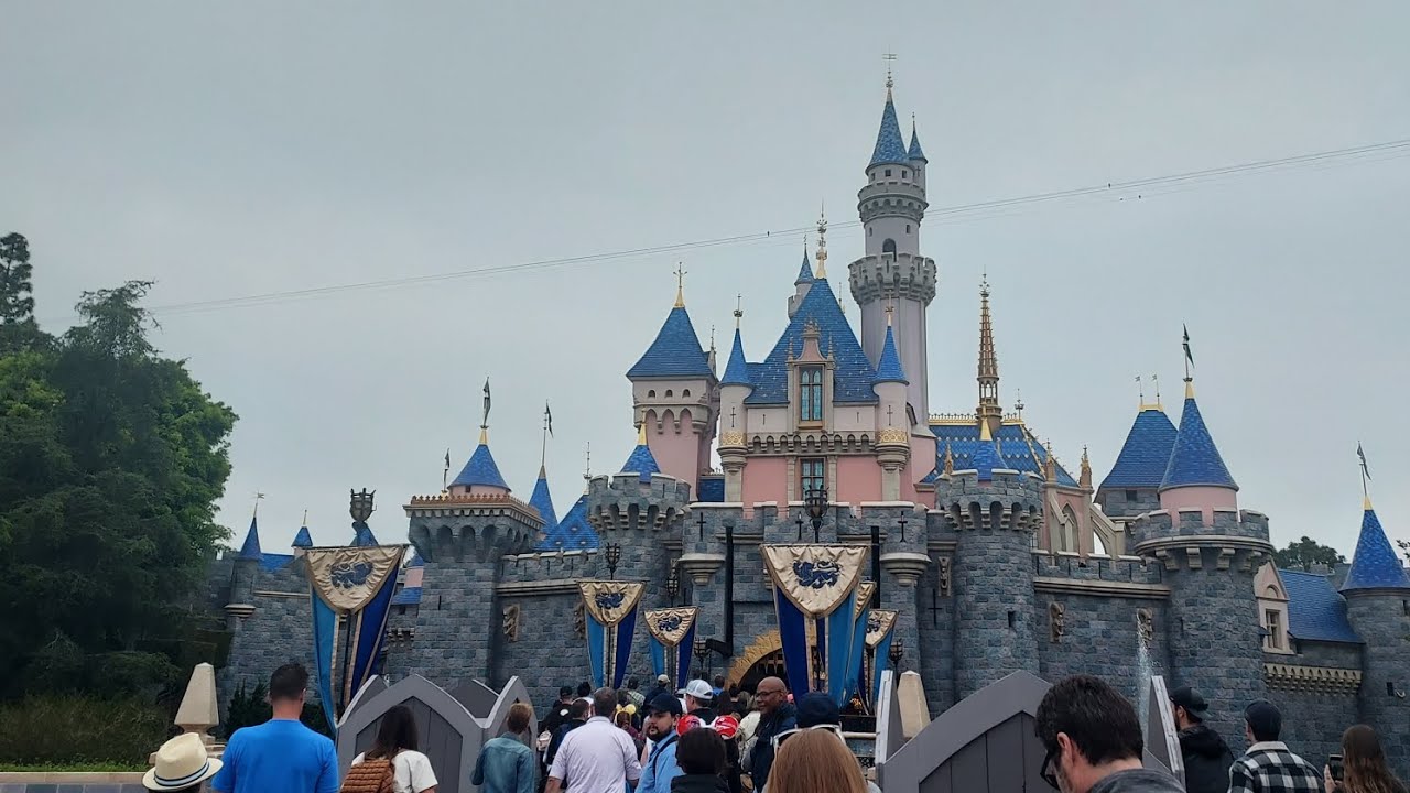 My Disneyland Vaction - Millennium Falcon by Isaac App