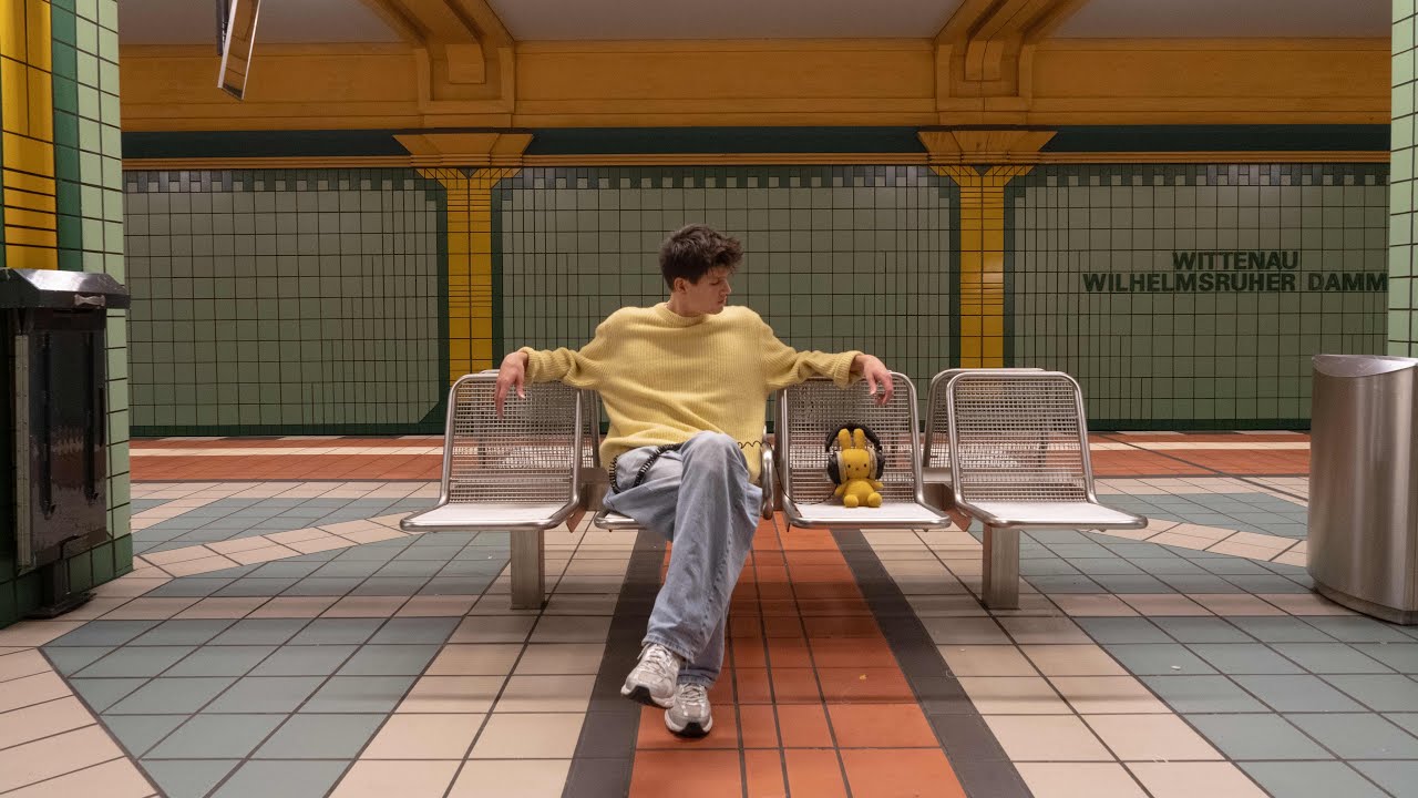 Bayuk - Next To You (Visualizer)