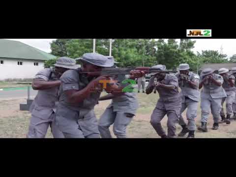 CUSTOMSTRAINS OFFICERS IN ARMS HANDLING