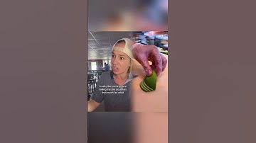 Karen wil een citroendruppel met de klant, maar we komen erachter dat ze niet eens weet wat erin ...