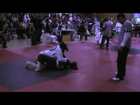 Rumble in the Redwoods 2010 - Isabel Parco vs. Ale...
