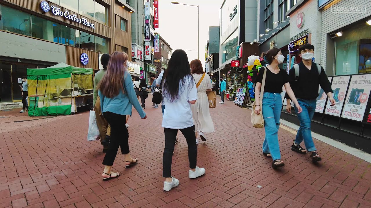 Walk on Daehak-ro in Seoul 혜화역 대학로 골목길 【4K】