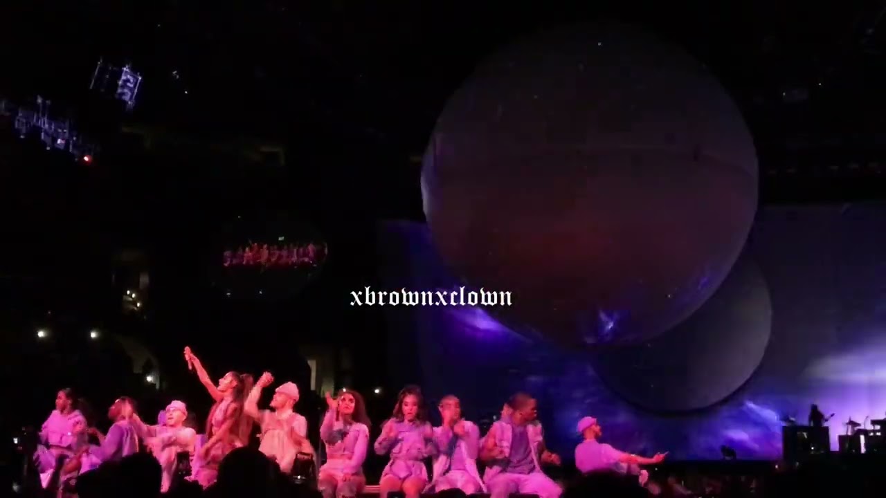 Ariana Grande - NASA (2019.05.06 LA Sweetener Tour)