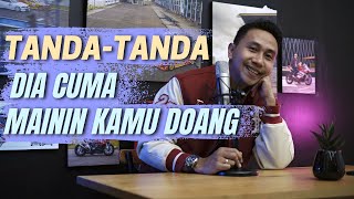 TANDA TANDA DIA CUMA MAININ KAMU DOANG