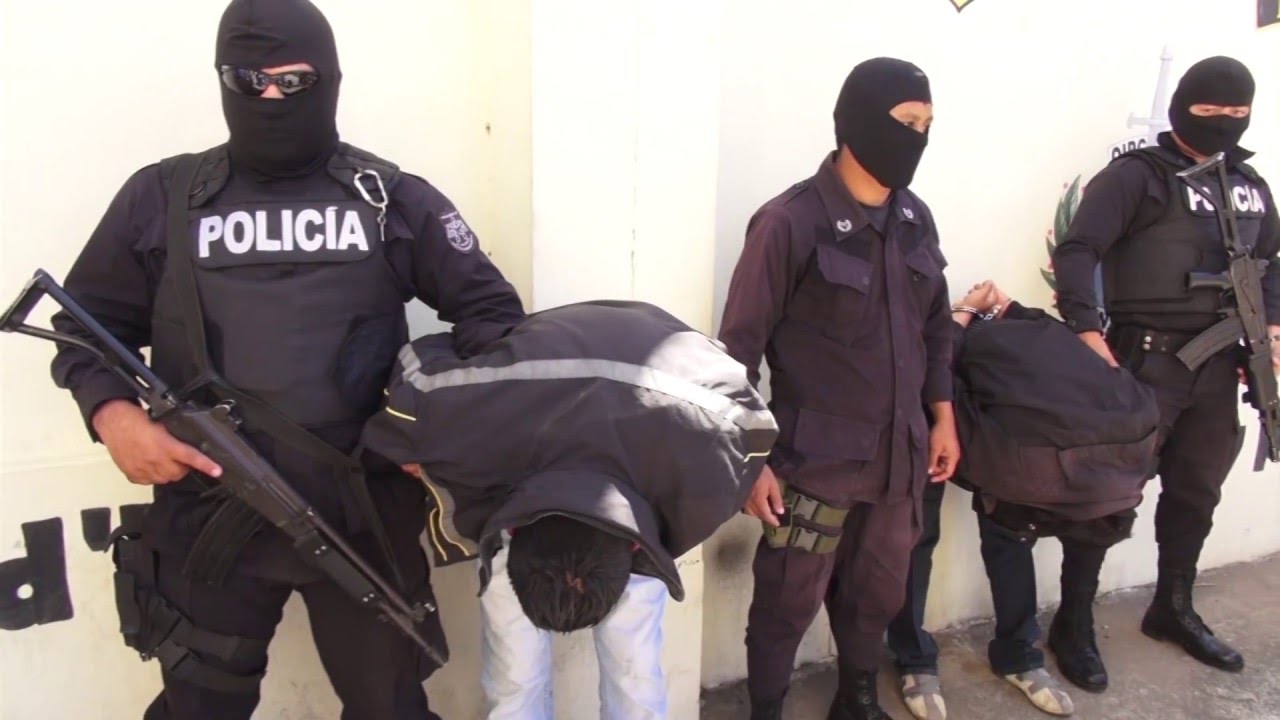 Policía captura a agentes policiales destacados en Subdelegación de  mejicanos por extorsión - YouTube