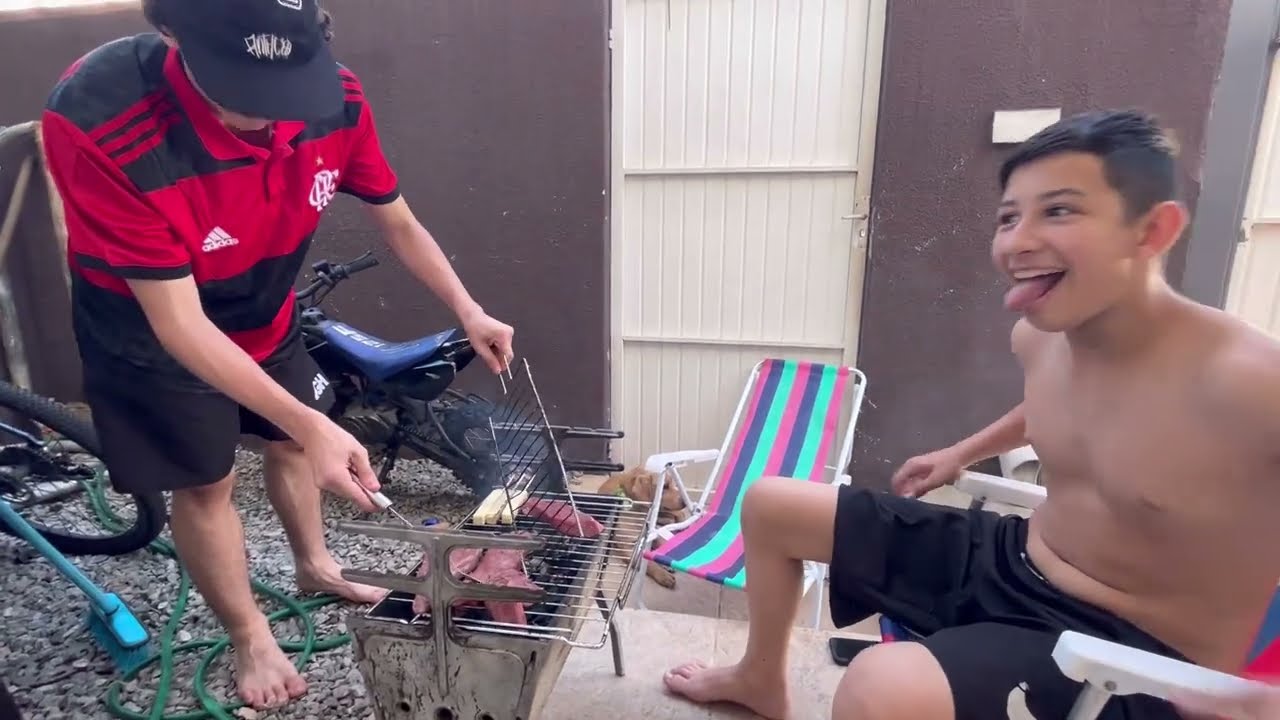 benção FIZ UM BAITA DE UM CHURRASCO PARA OS MEUS AMIGOS